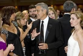 George Clooney i Hilton Lobby på D.C. Pressmiddag